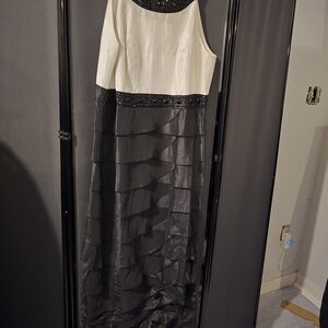 Jessica Howard Black and Cream Layered High Low Dress